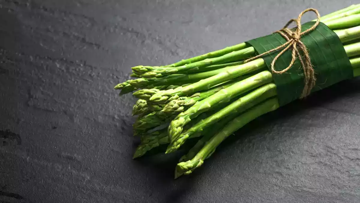 Warum riecht das Pipi nach dem Verzehr von Spargel komisch?
