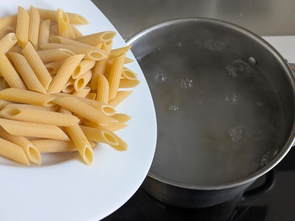 Nudeln mit Sahne und Schinken: cremig, schnell und unwiderstehlich! - Zubereitung Schritt 3