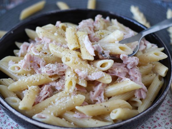 Nudeln mit Sahne und Schinken: cremig, schnell und unwiderstehlich! - Zubereitung Schritt 7